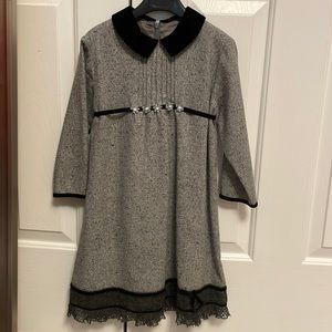Girls size 5 dressy dress. Perfect for the holidays!